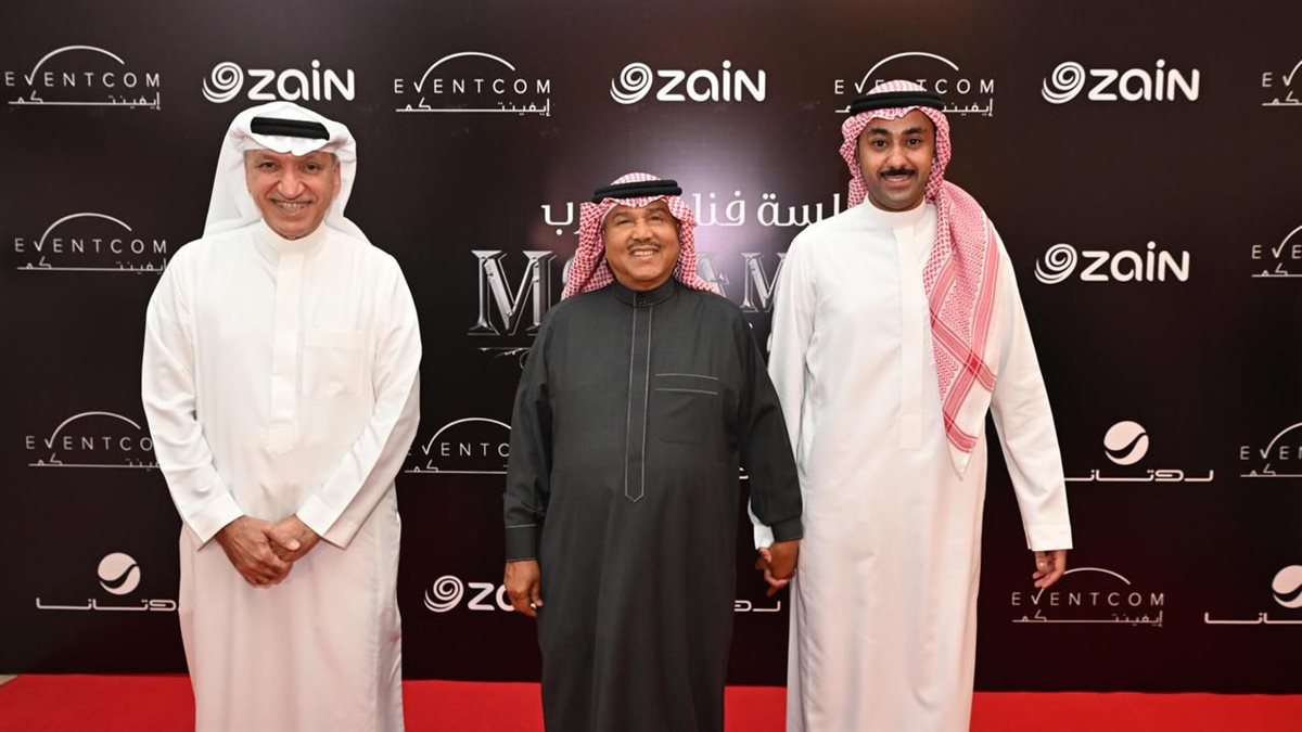 <strong>فنان العرب يتوسط الرئيس التنفيذي لشركة روتانا سالم الهندي والرئيس التنفيذي لشركة ايفنتكم أحمد سالم</strong>
