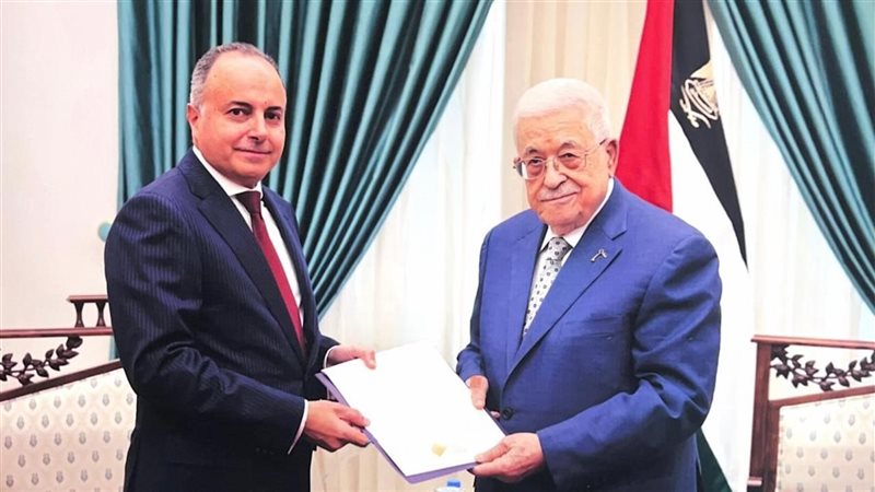 الرئيس الفللسطيني و السفير المصري في فلسطين&nbsp;