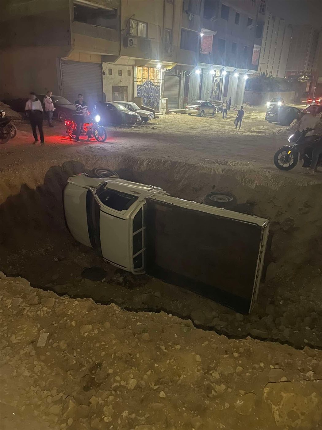 سقوط سيارة نقل&nbsp;