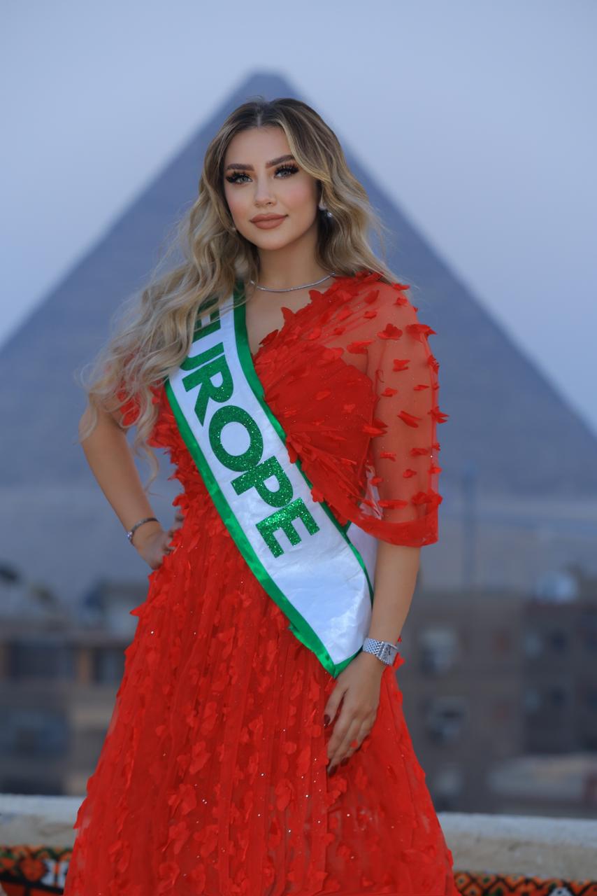 <strong>ملكات جمال العرب</strong>