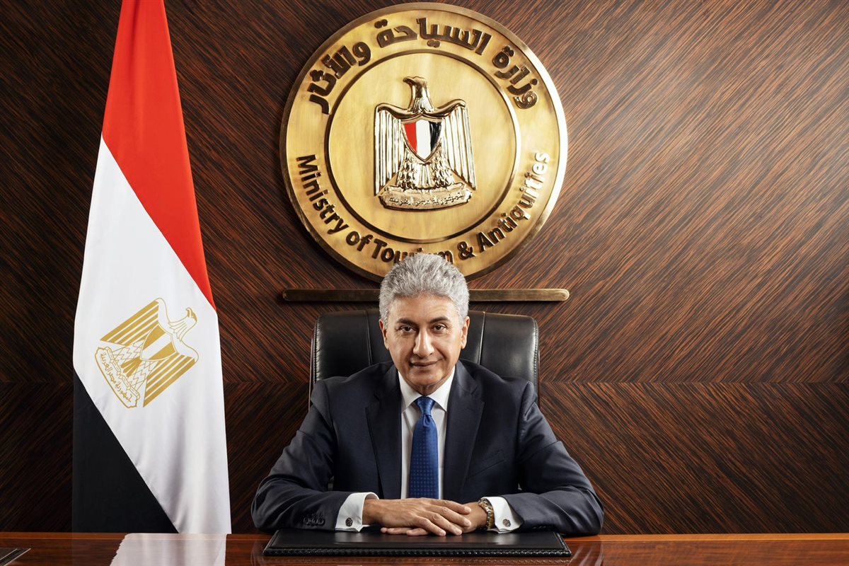 وزير السياحة والأثار