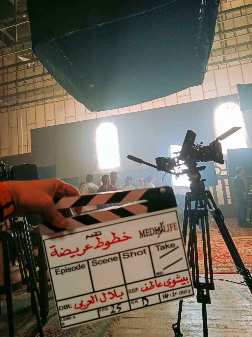 <strong>مسلسل “خطوط عريضة”</strong>