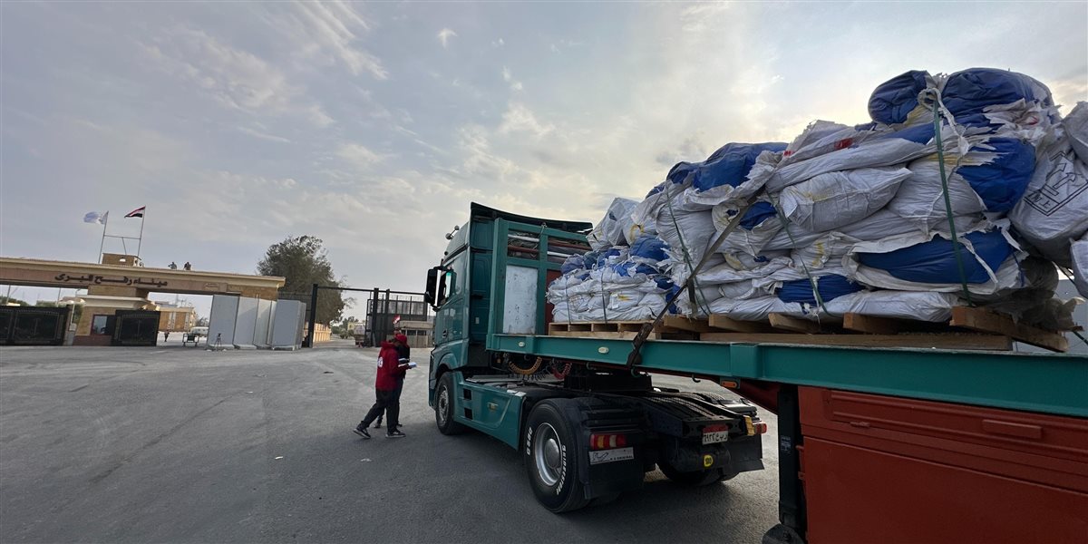 مساعدات الهلال الأحمر المرسلة لغزة&nbsp;