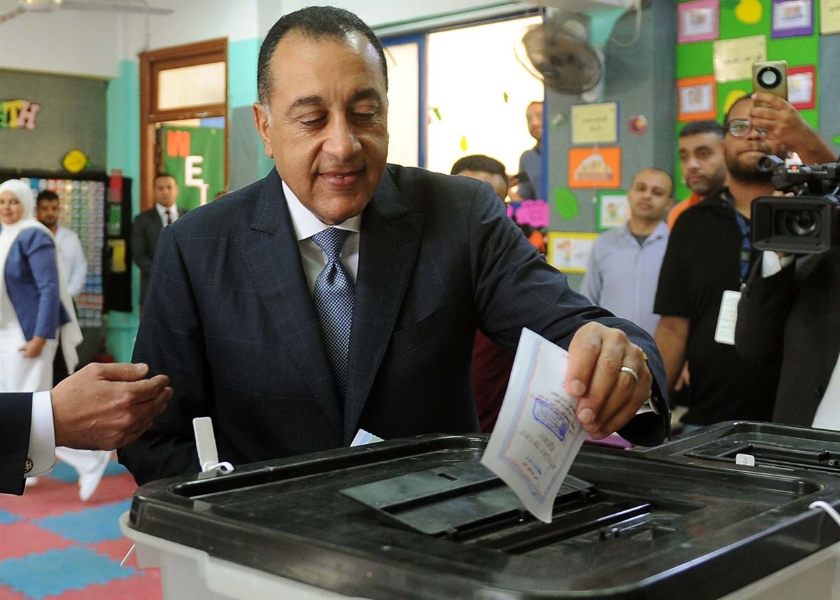 رئيس الوزراء يدلي بصوته في انتخابات النواب 2025
