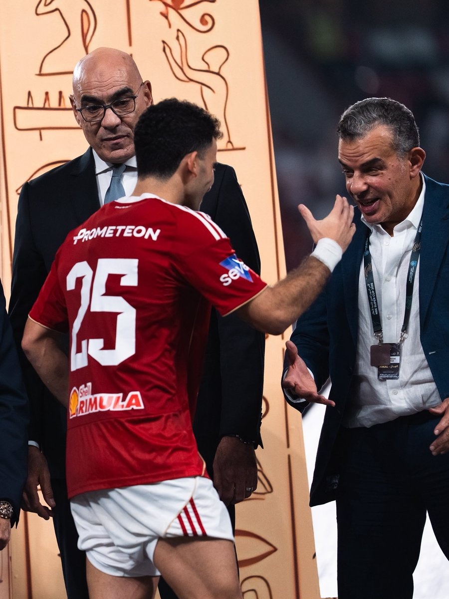 لقطة زيزو مع هشام نصر نائب رئيس الزمالك