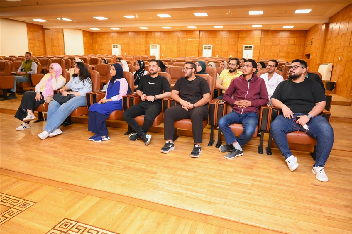 جانب من الحضور لندوة كلية الاسنان