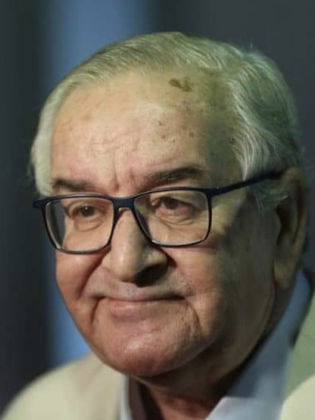 <strong>المخرج محمد عبد العزيز</strong>