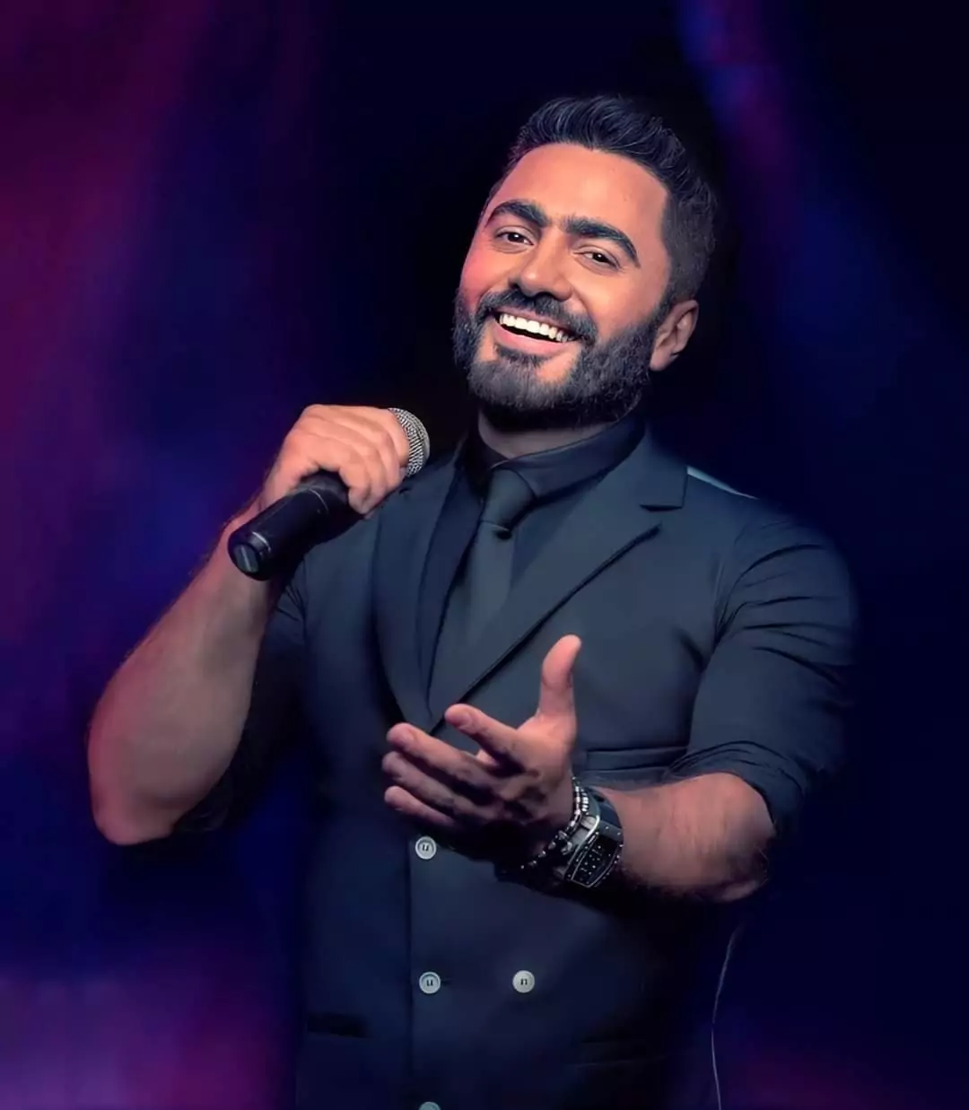 <strong>تامر حسني</strong>