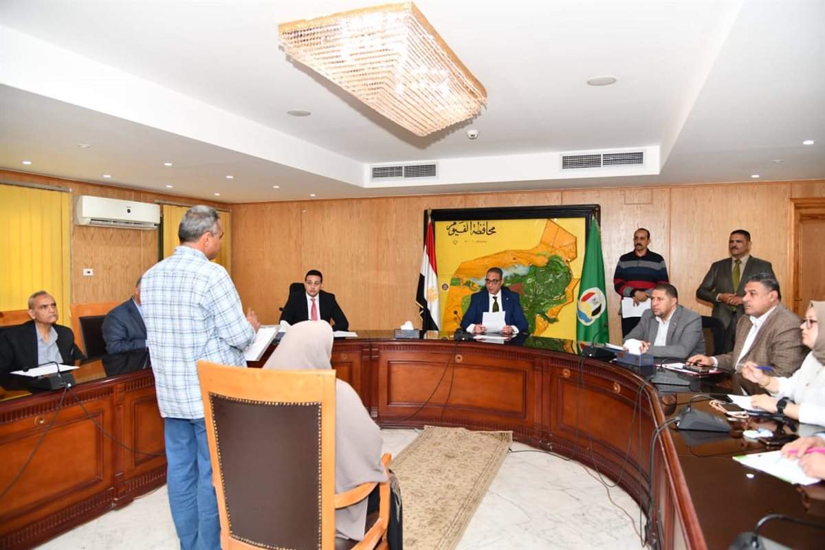 محافظ الفيوم أثناء الللقاء