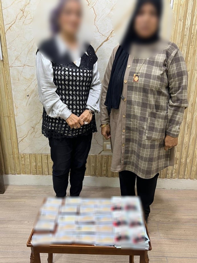 المتهمتان و المضبوطات&nbsp;