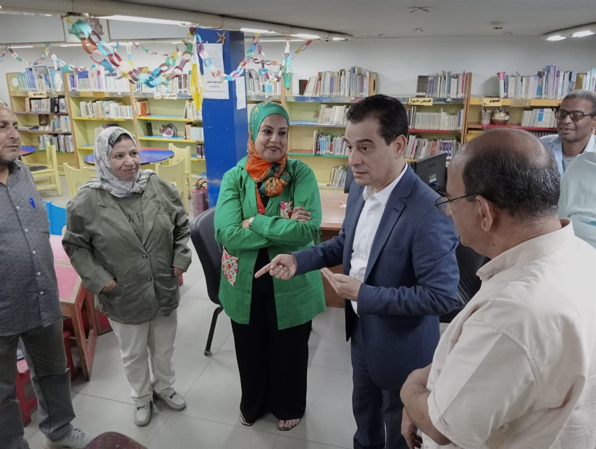 <strong>هشام عطوة يتفقد مكتبة القاهرة الكبرى</strong>