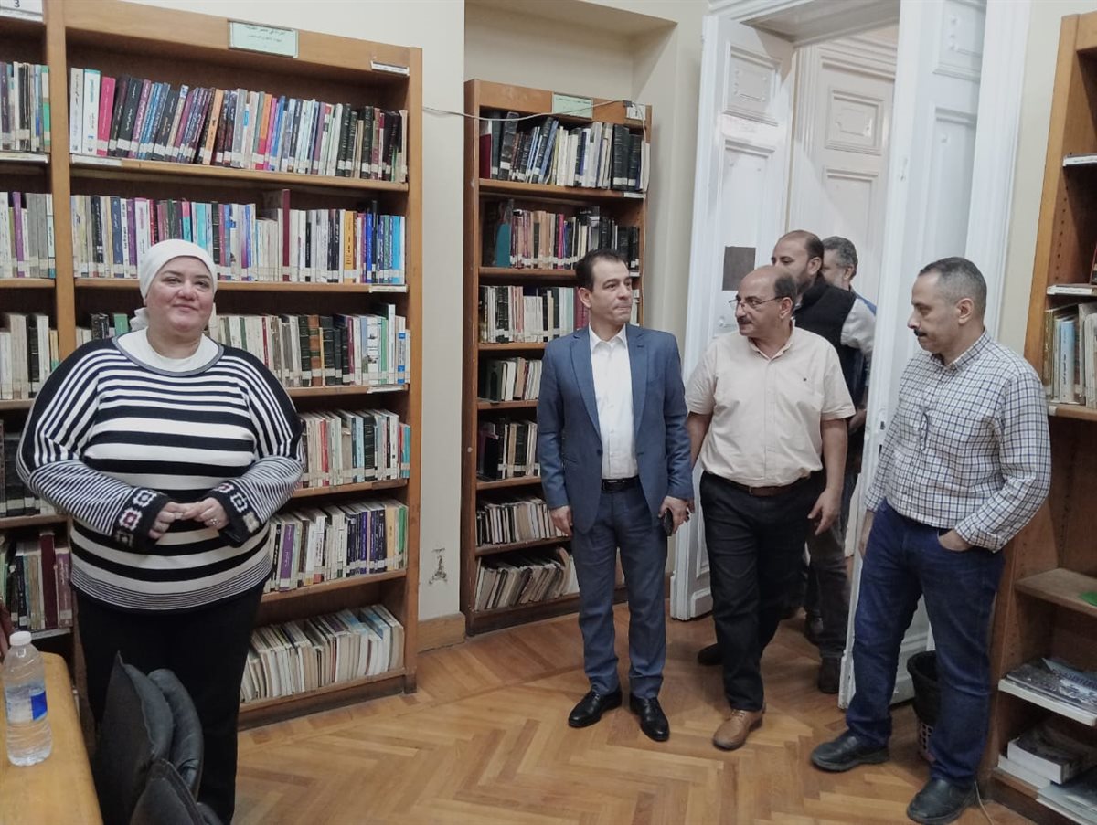 <strong>هشام عطوة يتفقد مكتبة القاهرة الكبرى</strong>