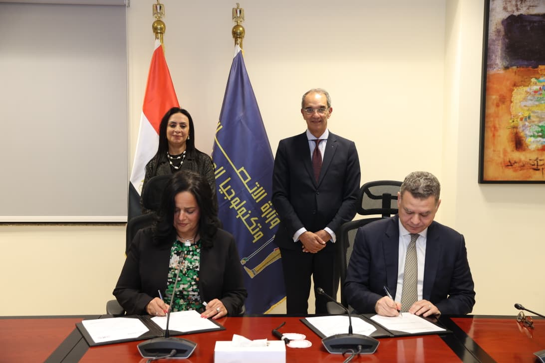 وزير الاتصالات ووزيرة التضامن الاجتماعي&nbsp;