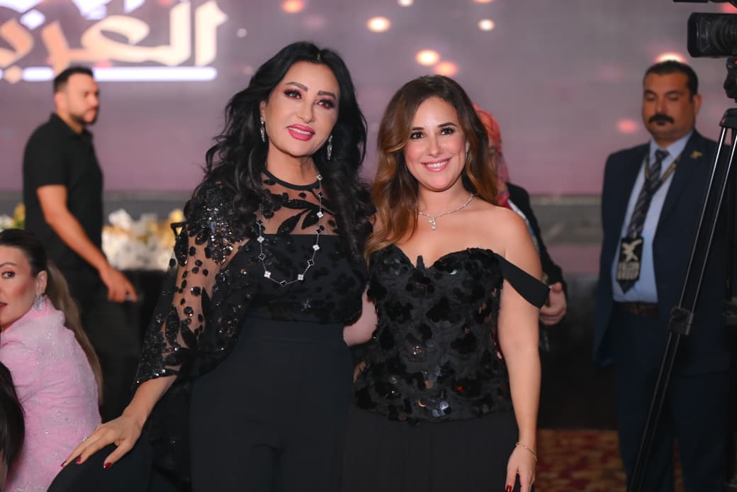 <strong>لطيفة وشيري عادل</strong>