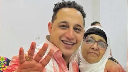 <strong>رضا البحراوي ووالدته</strong>