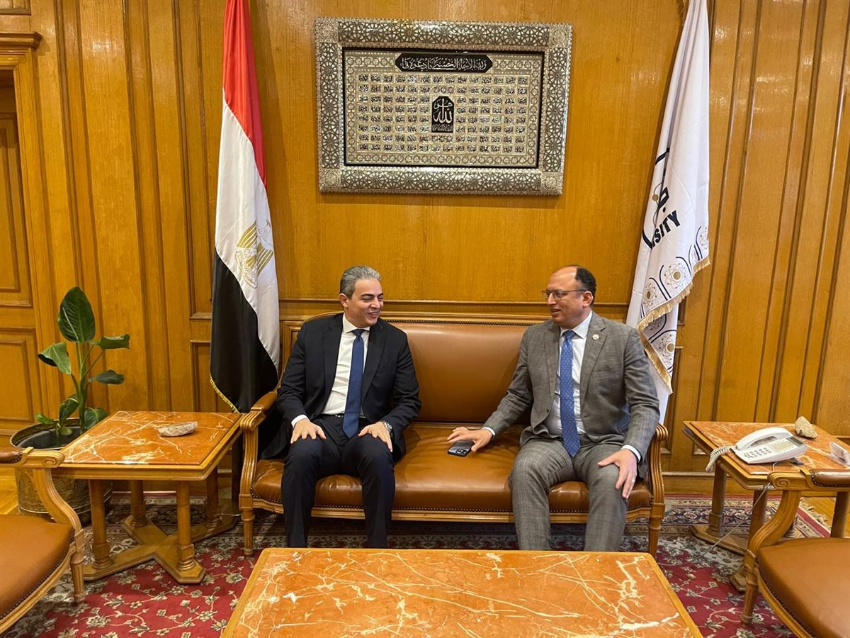 <strong>طارق سعده بجامعة حلوان</strong>