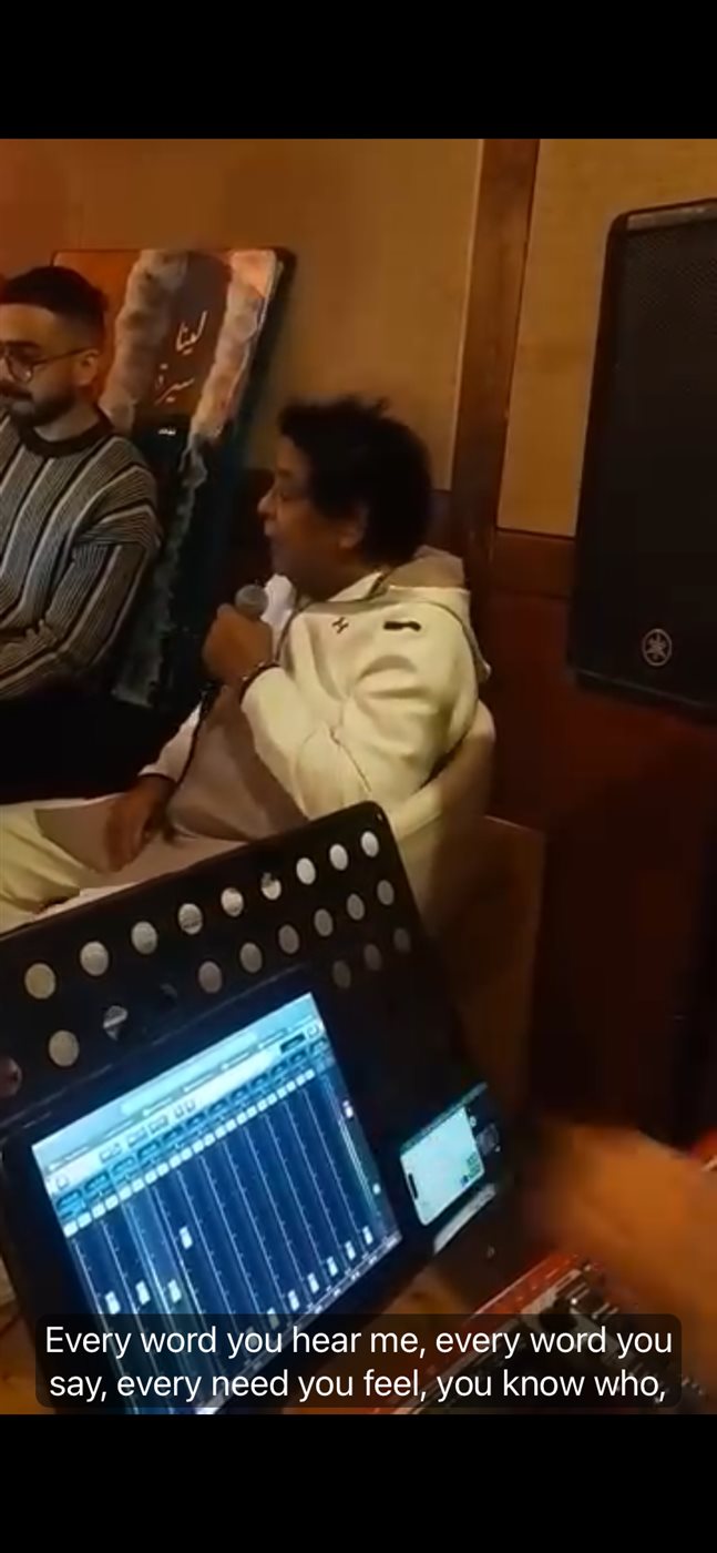<strong>محمد منير</strong>
