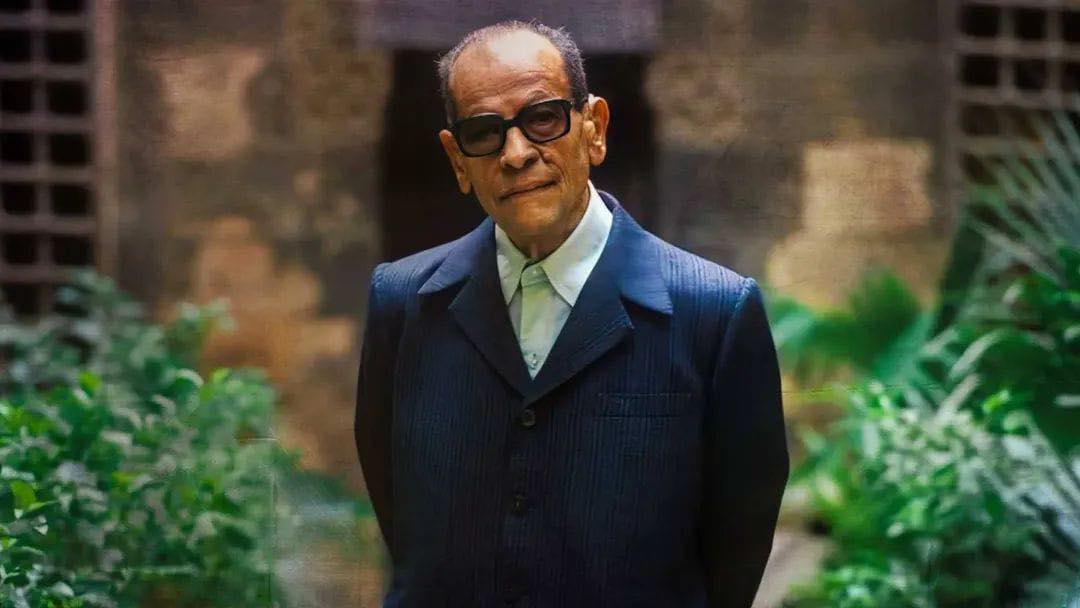 <strong>الأديب العالمي نجيب محفوظ</strong>
