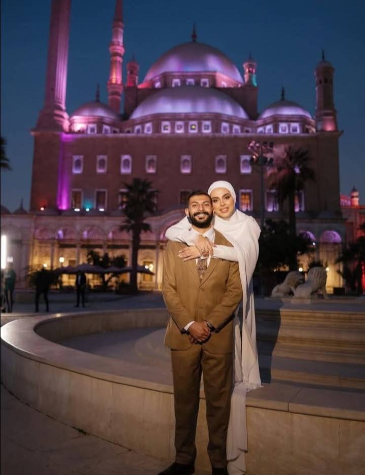 <strong>فريدة محمد هنيدي وزوجها</strong>