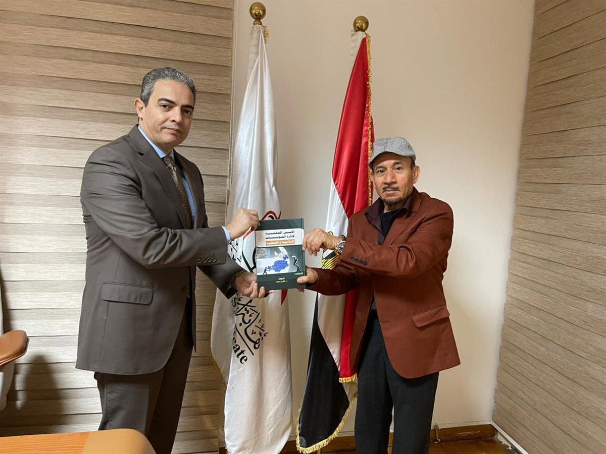 <strong>الدكتور طارق سعده مع الدكتور زهير العباد</strong>