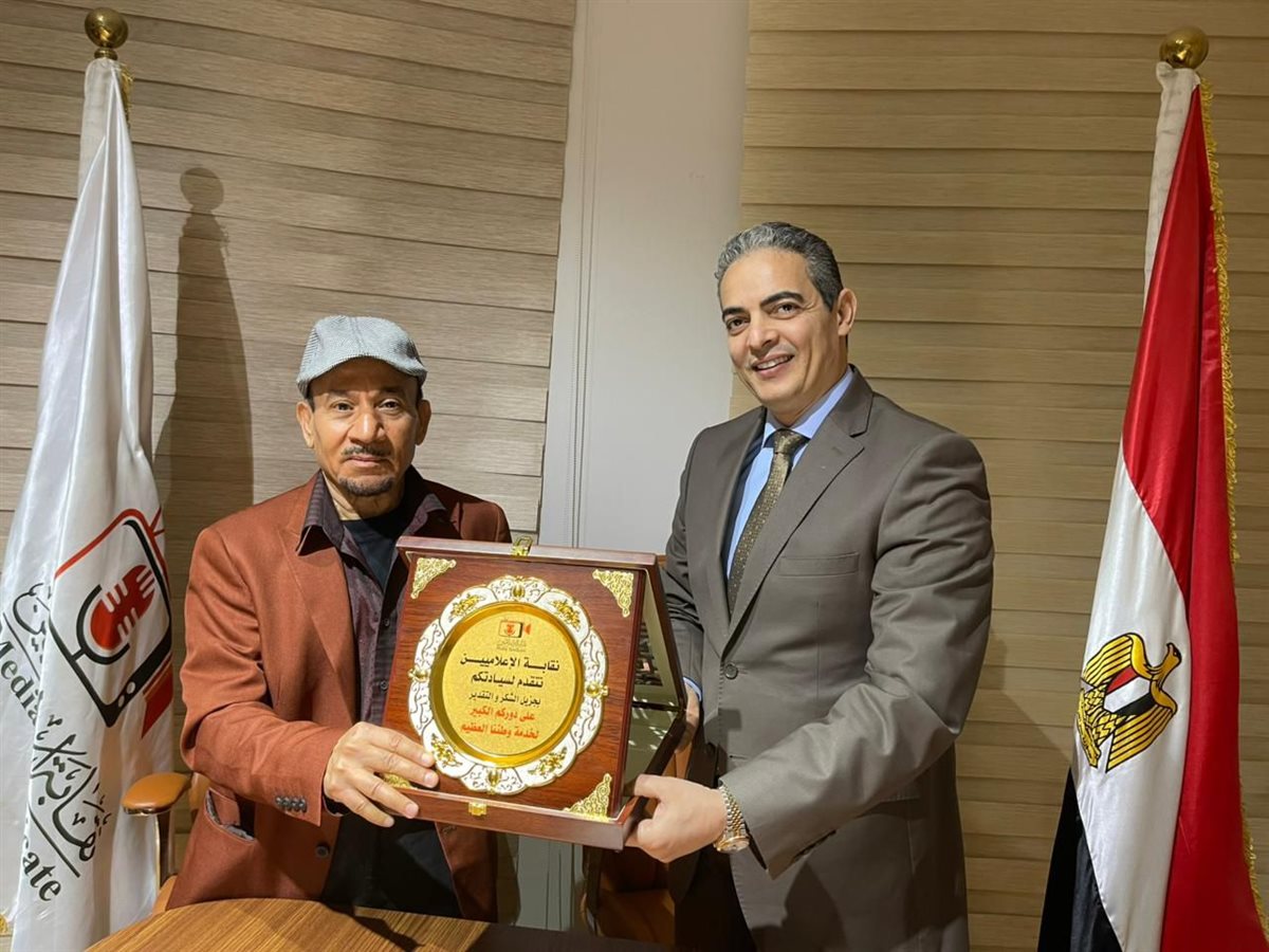 <strong>الدكتور طارق سعده مع الدكتور زهير العباد</strong>