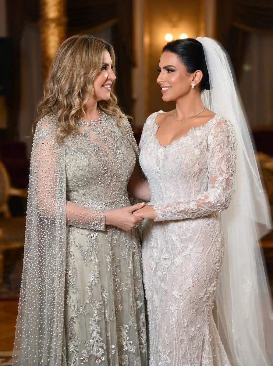 <strong>نادية مصطفى وابنتها همسة</strong>
