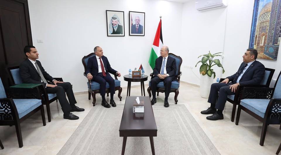 <strong>السفير&nbsp;إيهاب سليمان والدكتور محمد مصطفى، رئيس وزراء دولة فلسطين</strong>