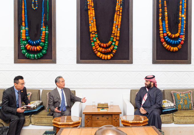 <strong>ولي العهد السعودي، الأمير محمد بن سلمان، اليوم الأحد، وزير الخارجية الصيني، وانج يي</strong>
