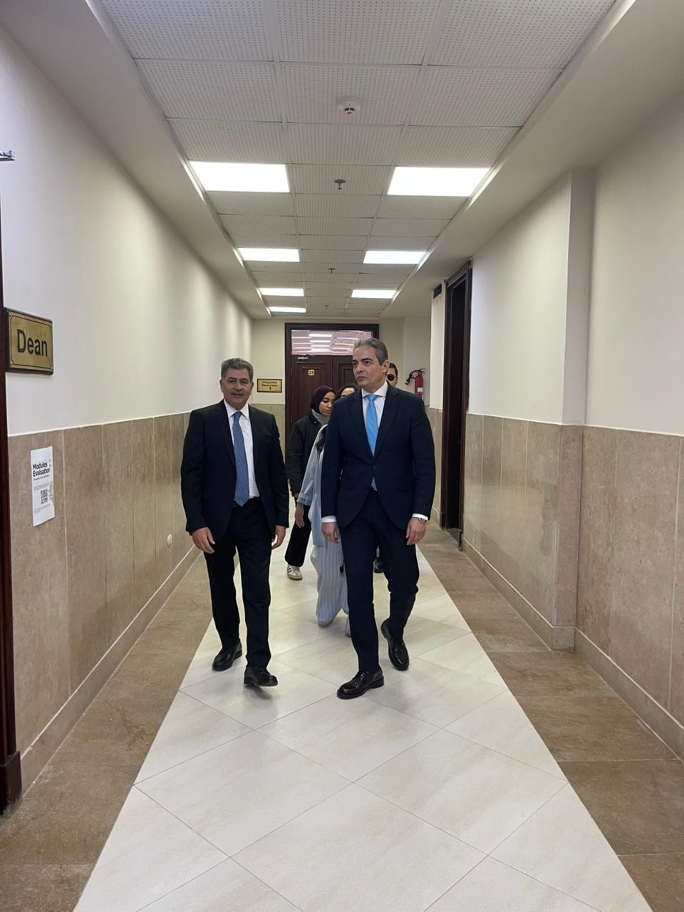 <strong>نقيب الإعلاميين في زيارة للجامعة البريطانية</strong>
