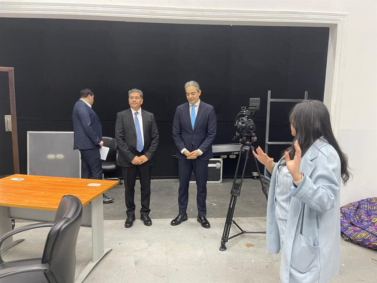 <strong>نقيب الإعلاميين في زيارة للجامعة البريطانية</strong>