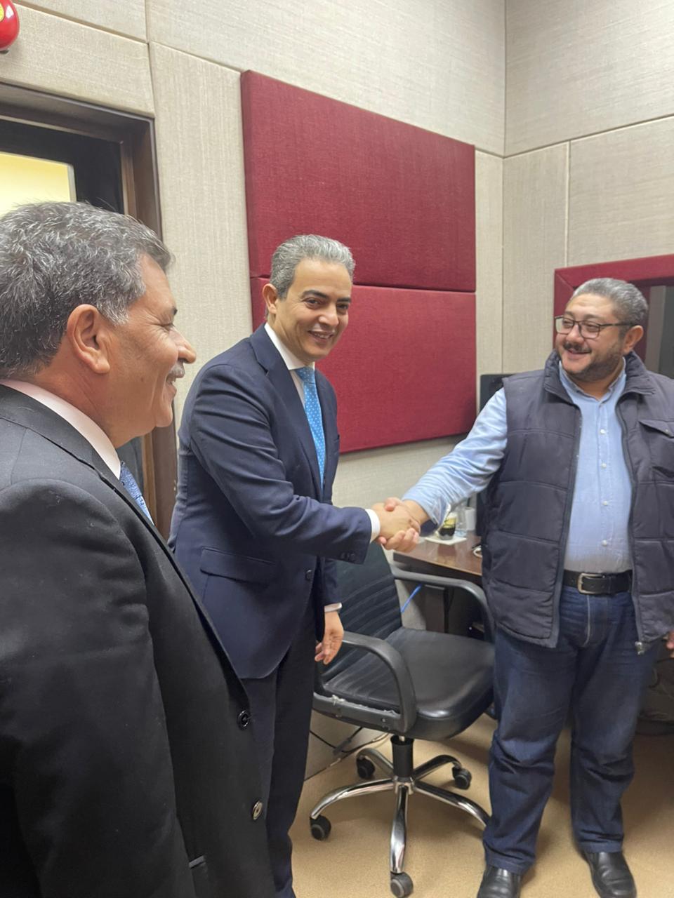 <strong>نقيب الإعلاميين في زيارة للجامعة البريطانية</strong>