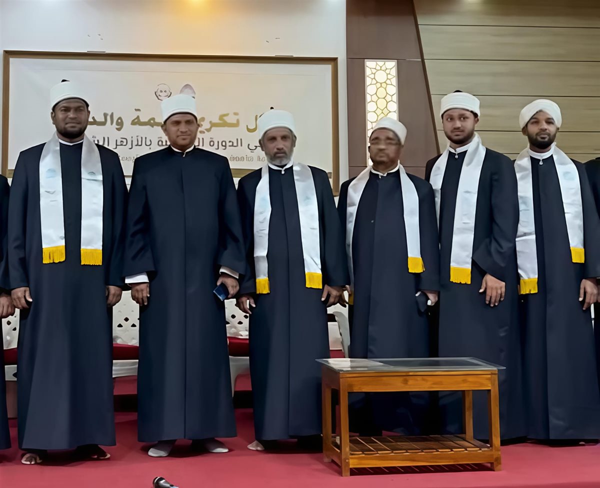 <strong>خريجي أكاديمية الأزهر من الهند&nbsp;</strong>