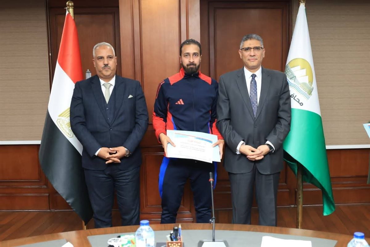 <strong>محافظ الجيزة</strong>