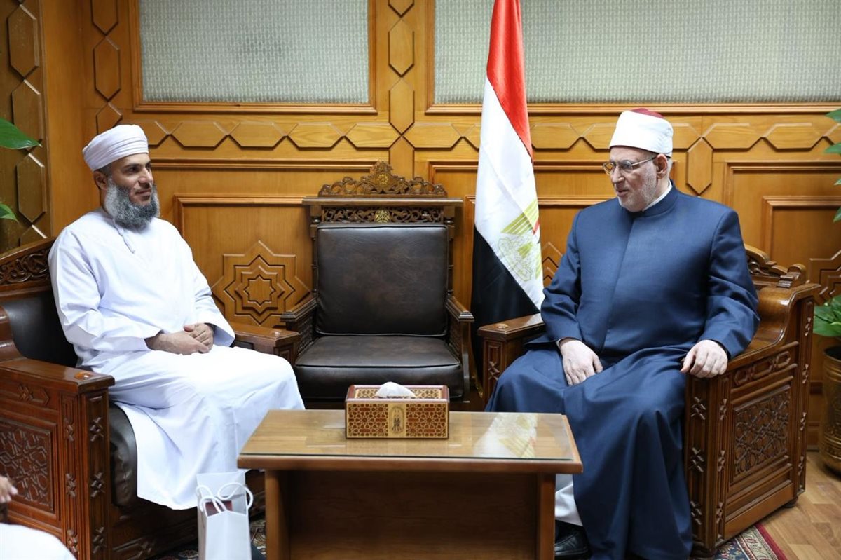 <strong>وكيل الأزهر والوفد العماني&nbsp;</strong>
