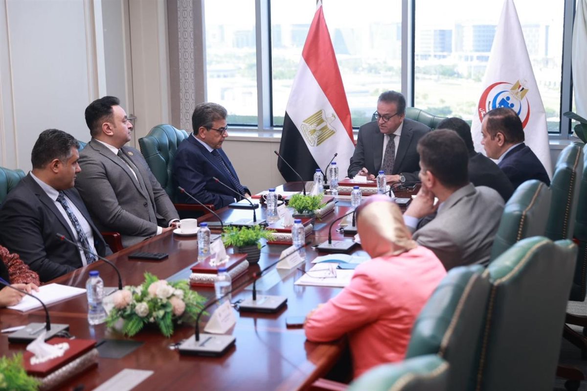 وزير الصجة أثناء الاجتماع