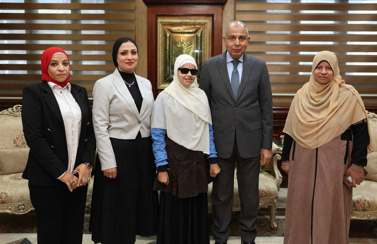 &nbsp;الطالبة «فاطمة» ابنة مدرسة النور للمكفوفين