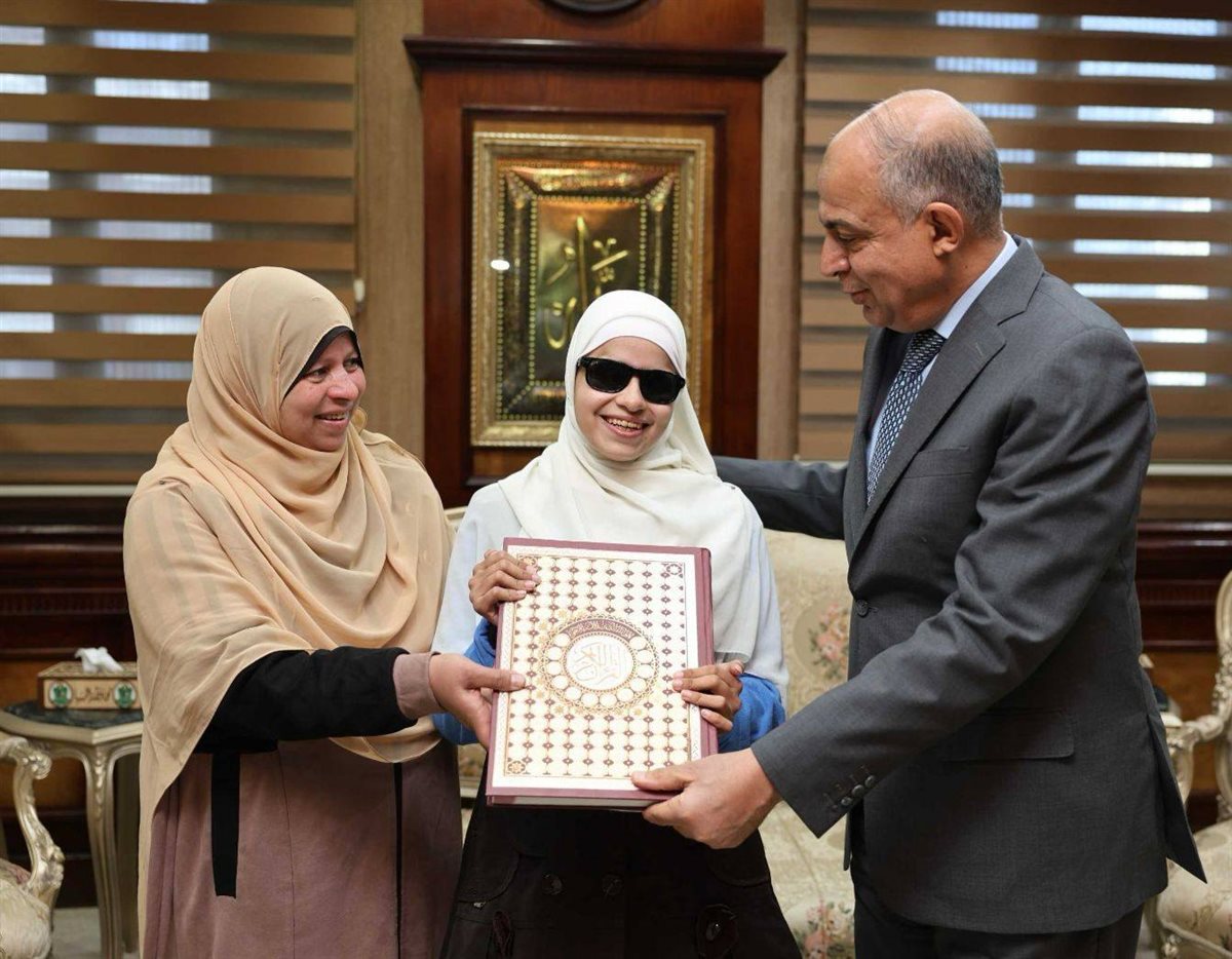 &nbsp;الطالبة «فاطمة» ابنة مدرسة النور للمكفوفين