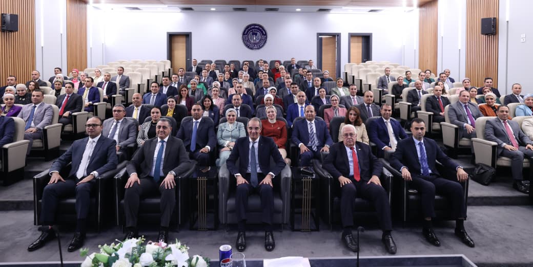 عمرو طلعت وزير الاتصالات&nbsp;