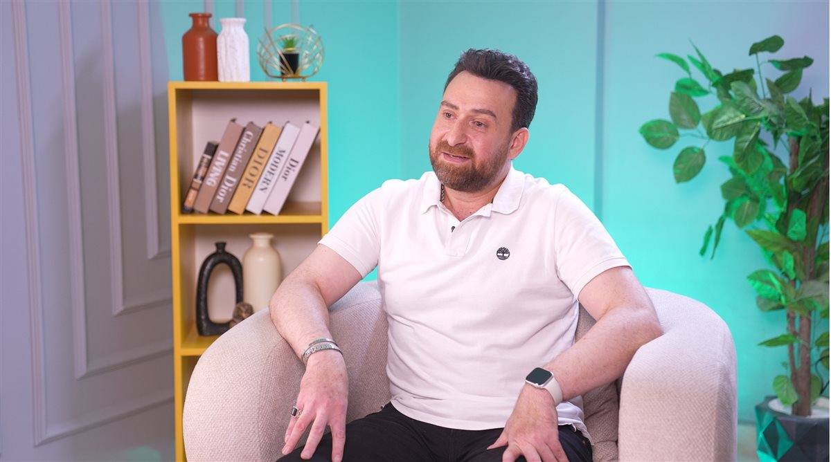 <strong>نضال الشافعي</strong>