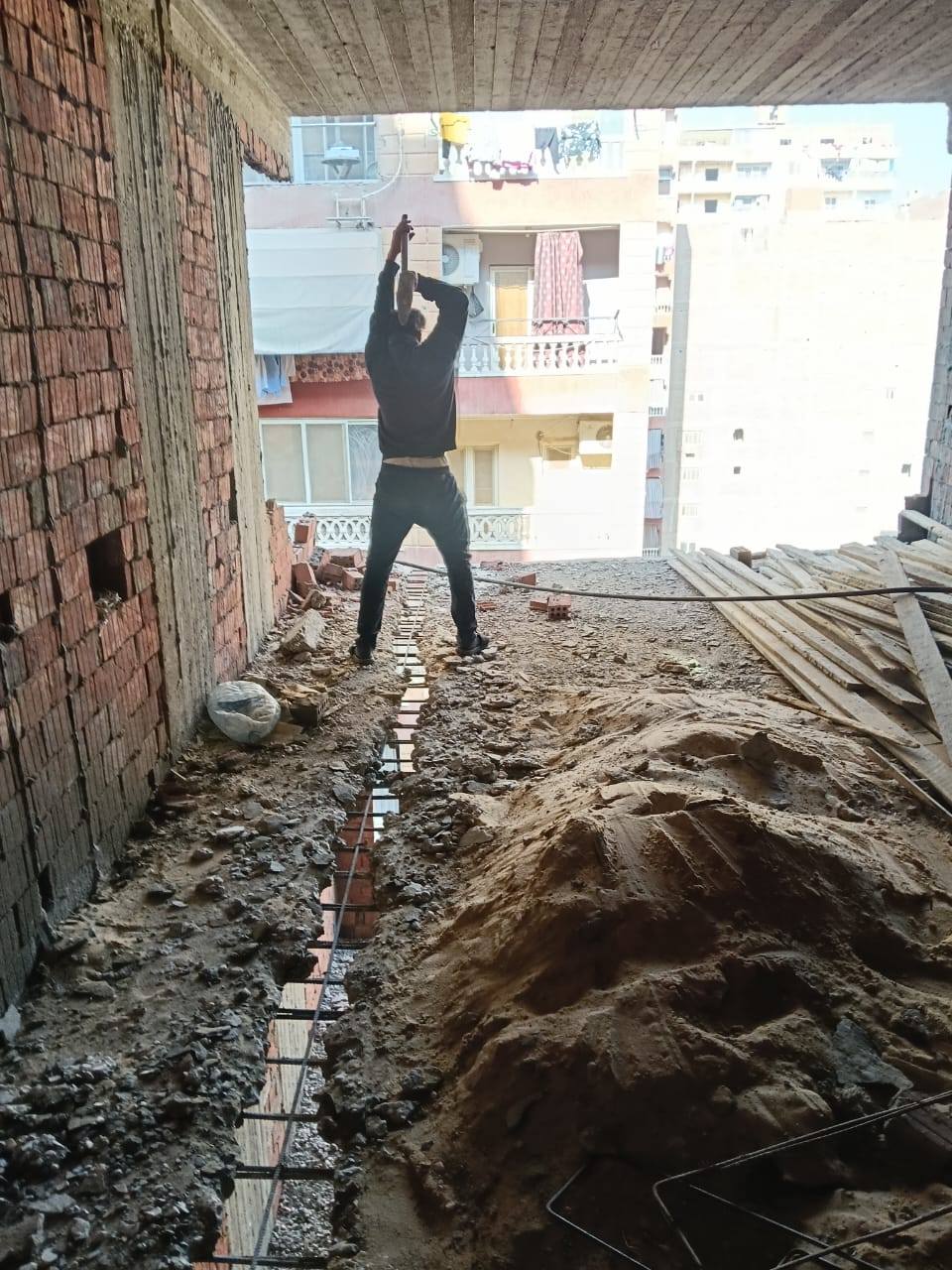 <strong>بناء مخالف بحي الهرم</strong>