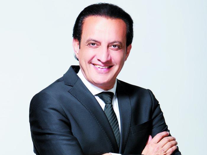 الإعلامي طارق علام