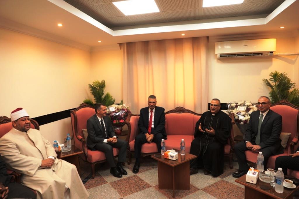 محافظ أسوان يهنئ الأقباط بعيد الميلاد المجيد