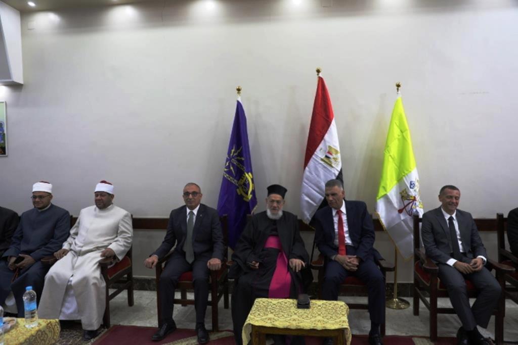 محافظ أسوان يهنئ الأقباط بعيد الميلاد المجيد