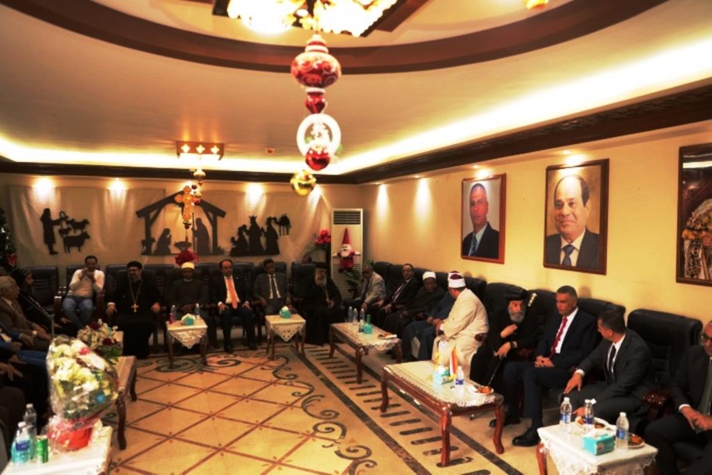 محافظ أسوان يهنئ الأقباط بعيد الميلاد المجيد