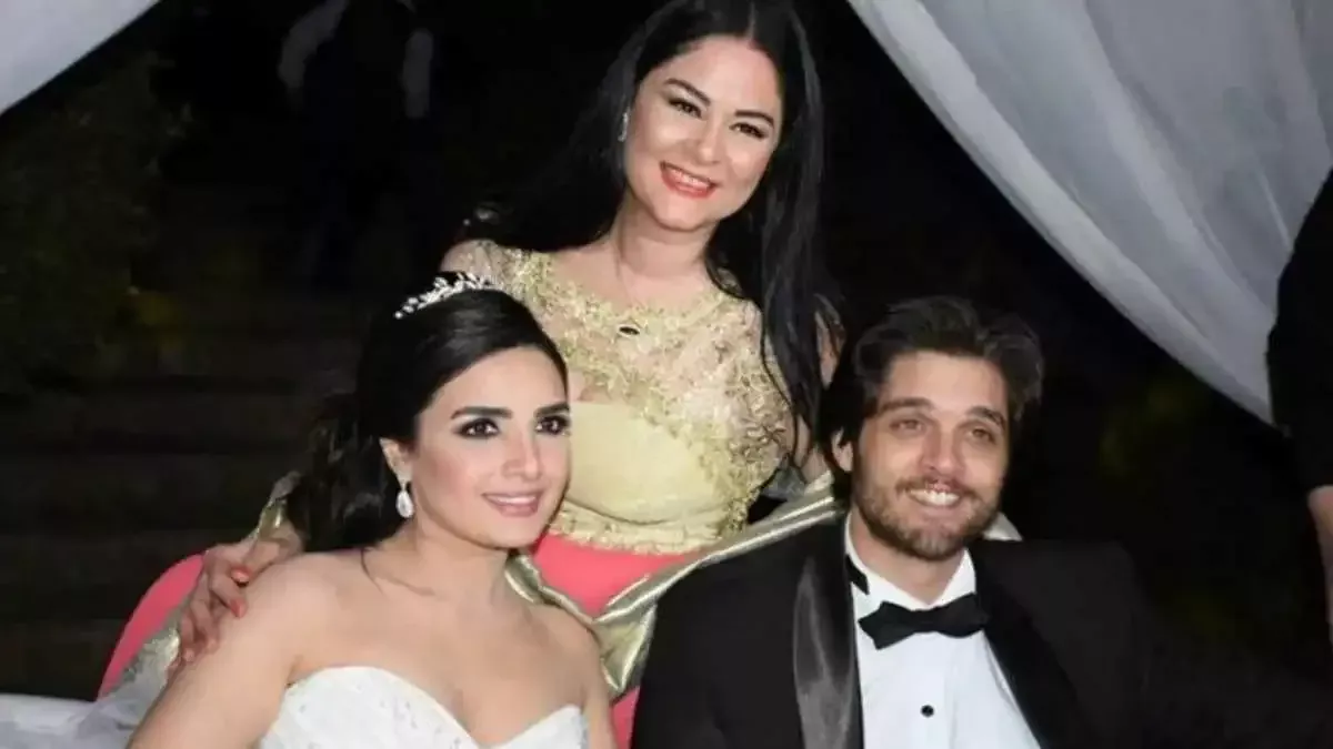 <strong>علا رامي تتوسط عمر خورشيد وياسمين الجيلاني</strong>