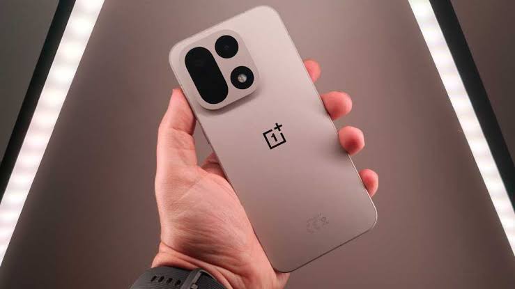 <strong>هاتف OnePlus 15T</strong>