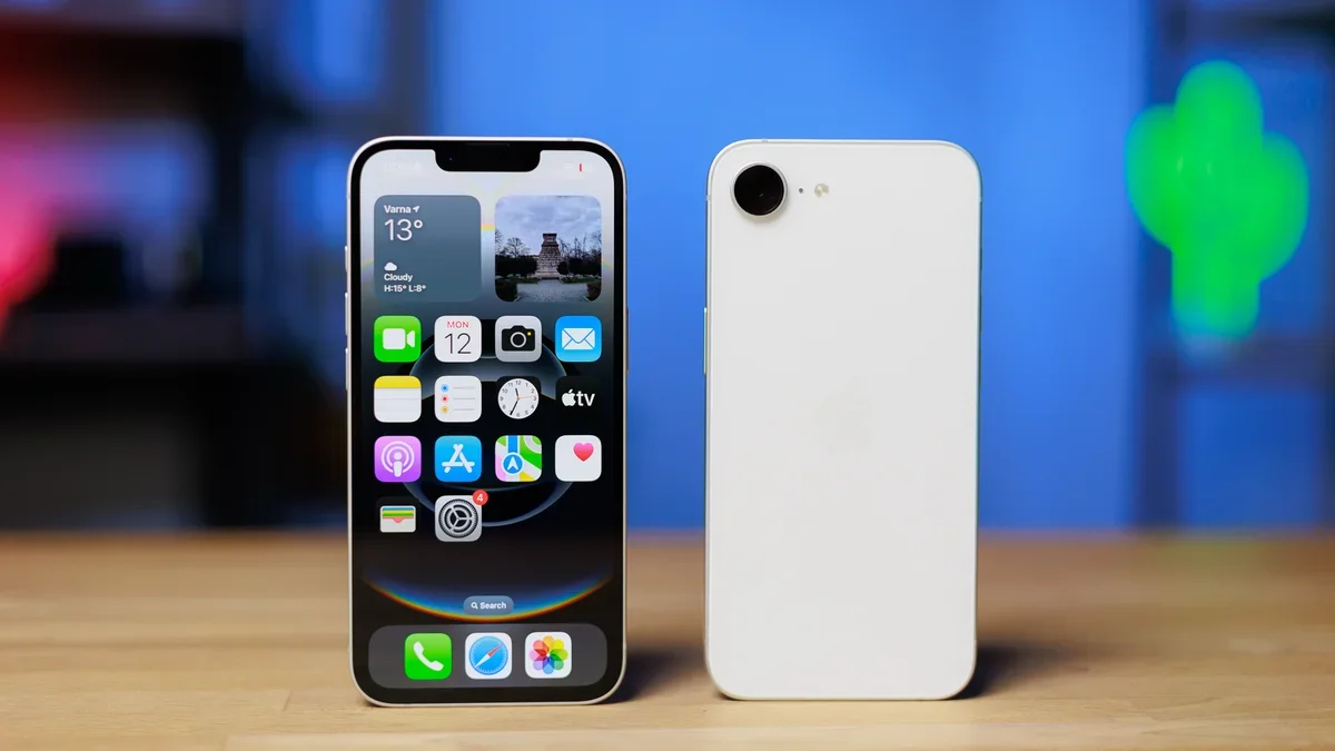 <strong>iPhone 17e</strong>