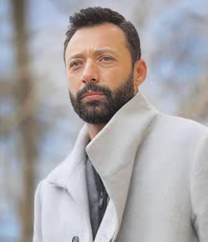 <strong>أحمد فهمي</strong>