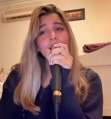 <strong>هنا أبنة شيرين عبد الوهاب</strong>