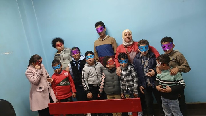 <strong>&nbsp;تدريبات عملية على القص والتشكيل</strong>